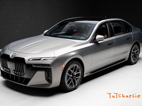 Used 2023 BMW 740i RWD image 1