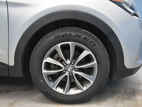 Used 2017 Hyundai Santa Fe SE FWD image 38