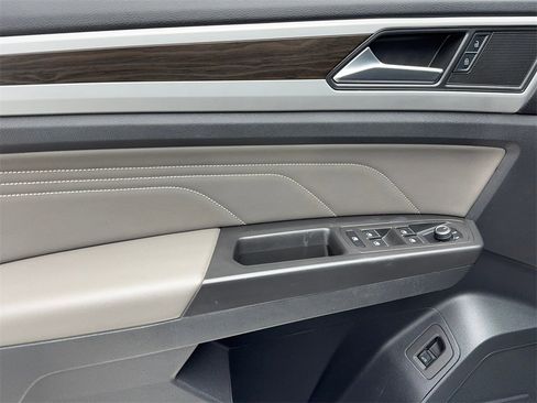 Used 2023 Volkswagen Atlas SE w/ Panoramic Sunroof Package image 35