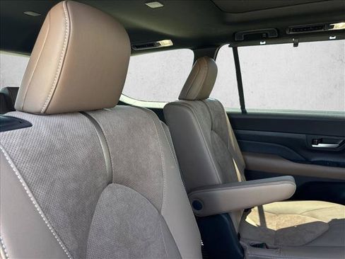 Used 2026 Toyota Grand Highlander AWD Hybrid image 17