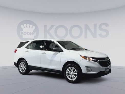 Used 2019 Chevrolet Equinox LS AWD/4WD image 2