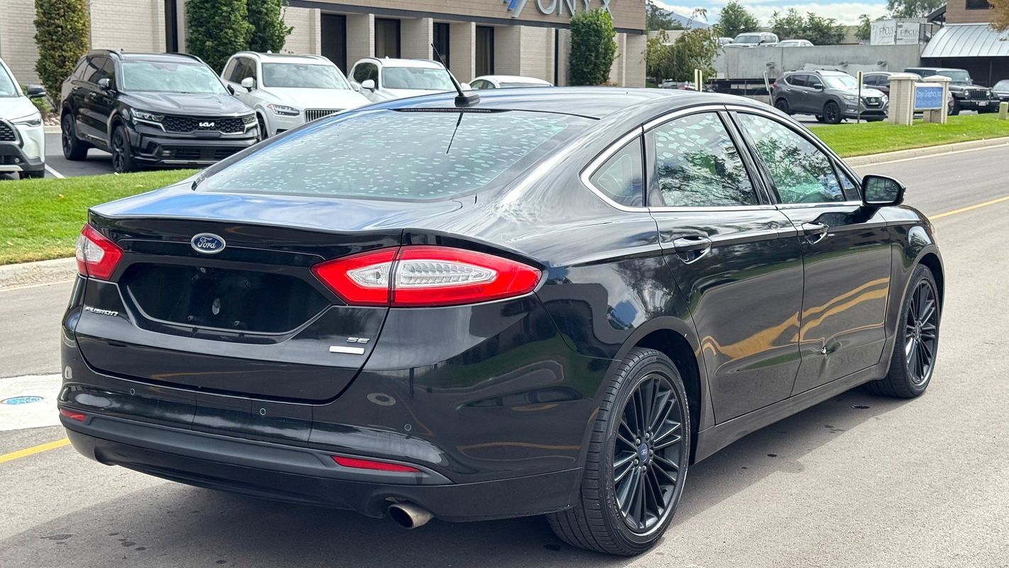 Used 2016 Ford Fusion SE w/ Equipment Group 202A FWD image 5