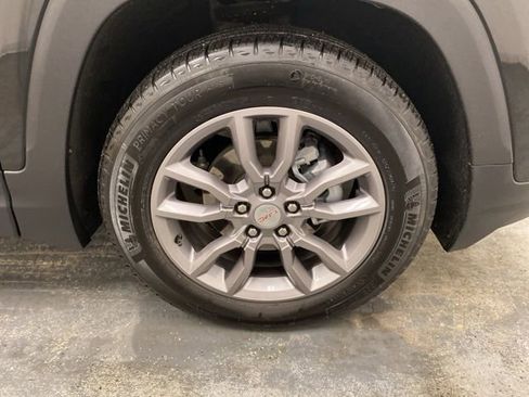 Certified 2024 GMC Terrain SLT w/ Infotainment Package II image 29