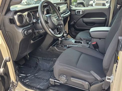 Used 2022 Jeep Wrangler Sport AWD/4WD image 13