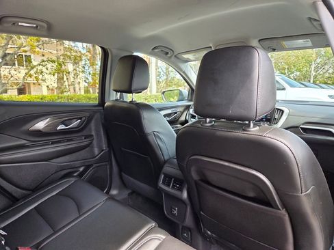 Used 2024 GMC Terrain SLT image 12
