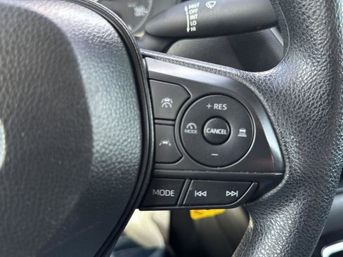 Used 2025 Toyota Corolla LE image 18