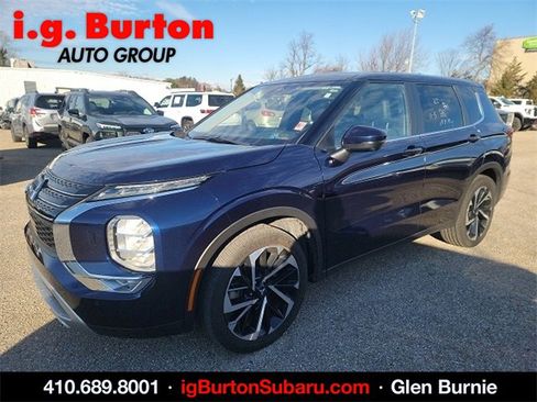 Used 2024 Mitsubishi Outlander SE image 3