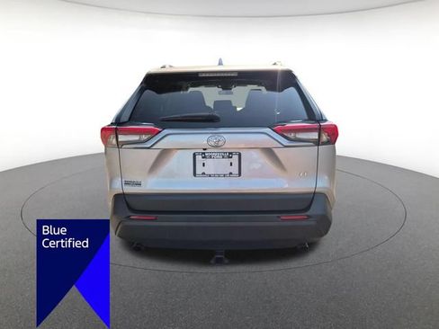 Used 2021 Toyota RAV4 LE FWD image 4