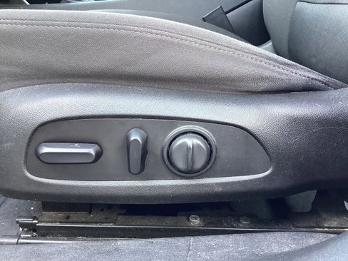 Used 2020 Chevrolet Malibu LT image 11