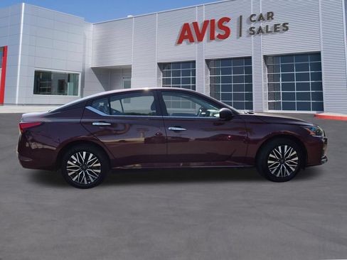 Used 2025 Nissan Altima 2.5 SV AWD/4WD image 5