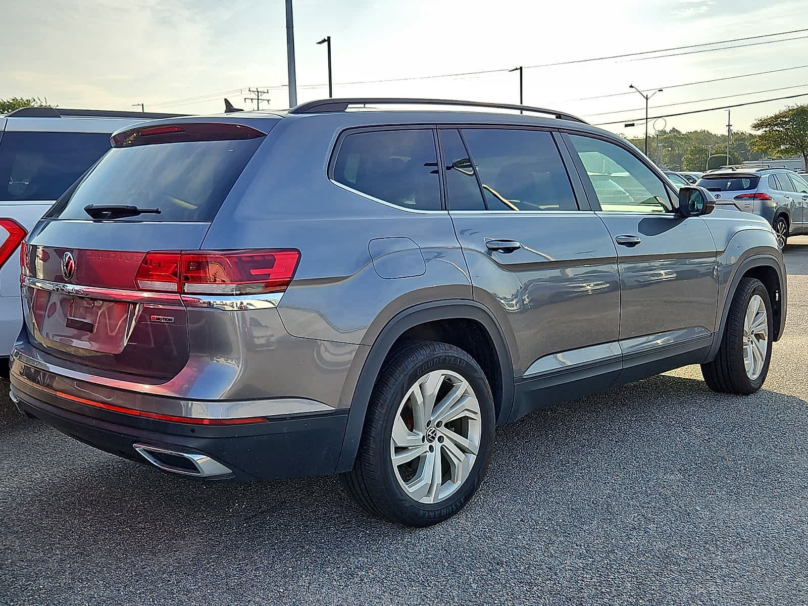 Used 2021 Volkswagen Atlas SE AWD/4WD image 3