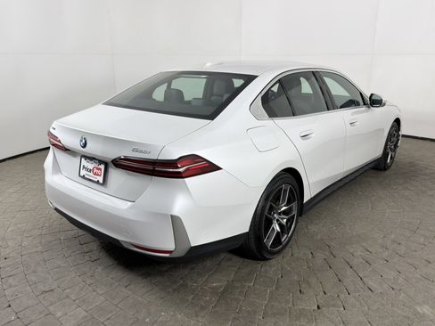 Used 2026 BMW 530i xDrive AWD/4WD image 6
