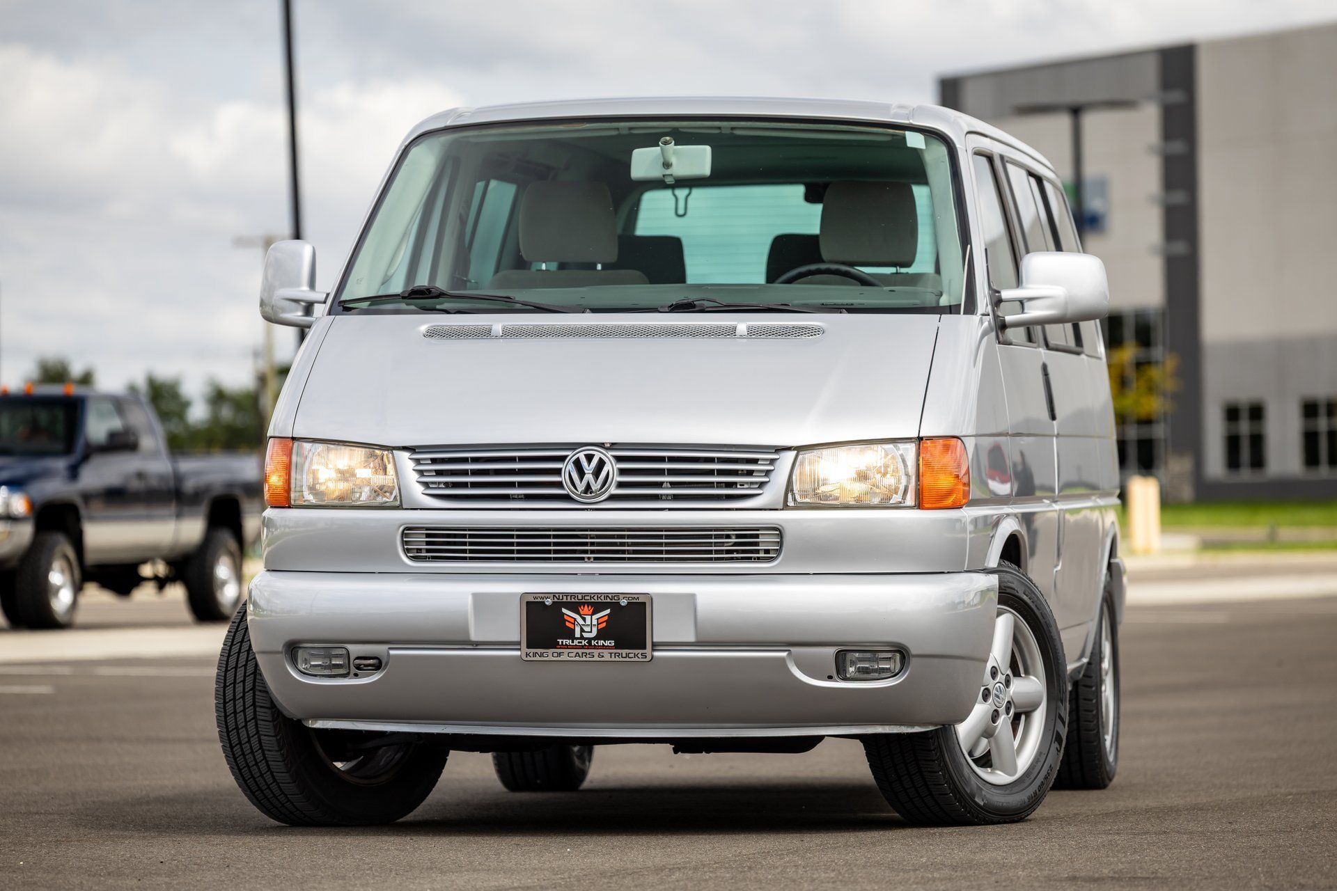 Used 2002 Volkswagen Eurovan MV FWD image 2