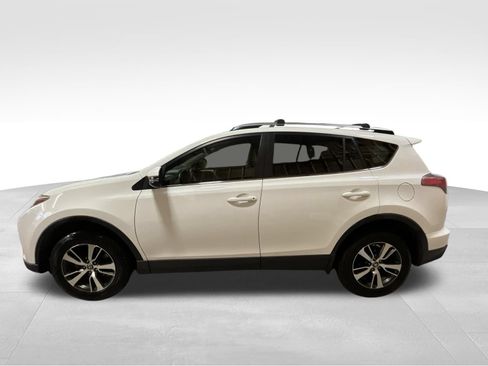 Used 2018 Toyota RAV4 XLE w/ Plus Extra Value Package FWD image 8