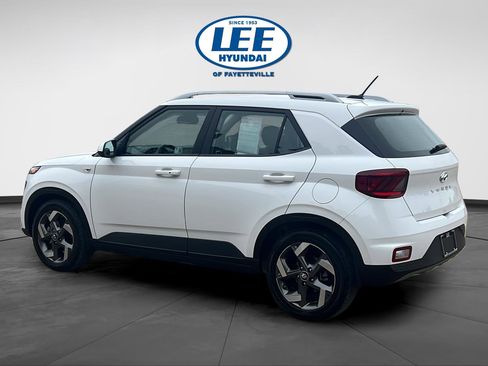 Certified 2025 Hyundai Venue SEL image 4