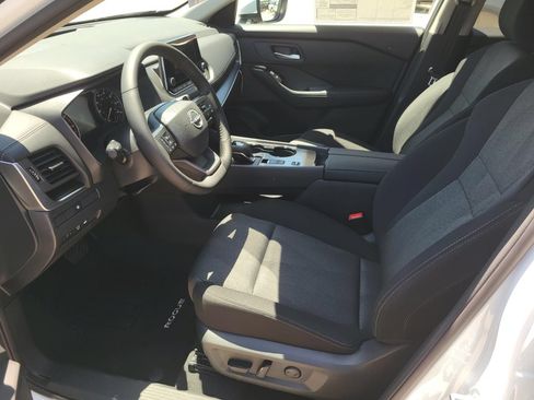 New 2026 Nissan Rogue SV FWD image 18
