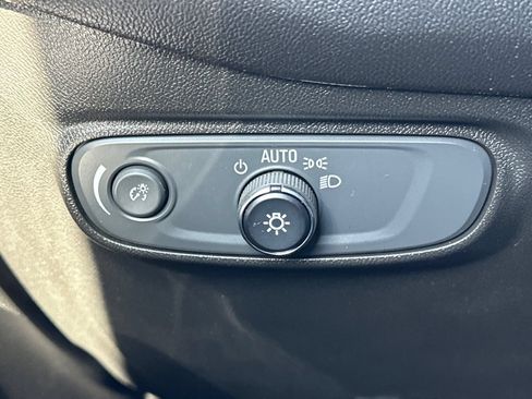 Used 2022 Chevrolet Equinox LT w/ Driver Convenience Package FWD image 36