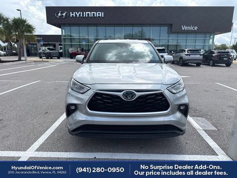 Used 2020 Toyota Highlander LE FWD image 31