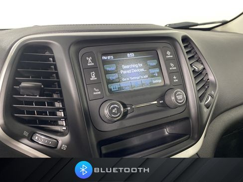 Used 2017 Jeep Cherokee Sport AWD/4WD image 2