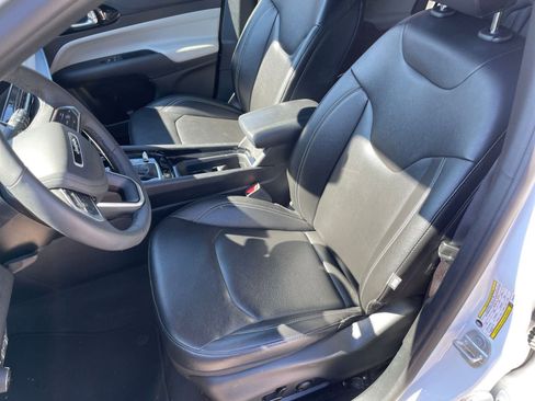 Used 2025 Jeep Compass Limited image 36