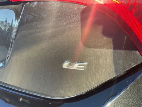 Used 2017 Toyota Corolla LE image 8