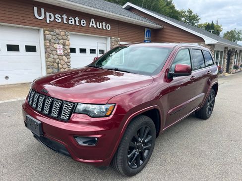 Used 2020 Jeep Grand Cherokee Altitude AWD/4WD image 1