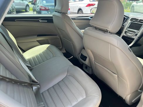 Used 2017 Ford Fusion SE w/ Fusion SE Technology Package FWD image 29