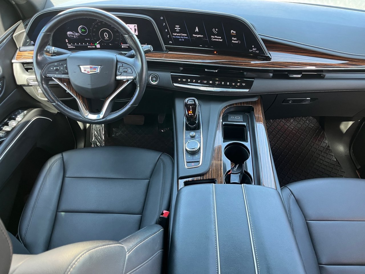 Used 2021 Cadillac Escalade Luxury w/ LPO, Illumination Package RWD image 12