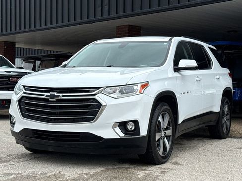 Used 2019 Chevrolet Traverse LT w/ LT Premium Package FWD image 3