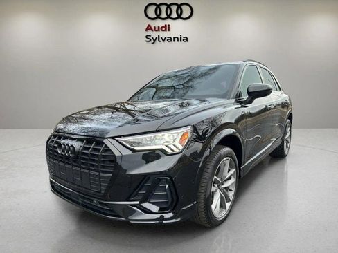 Certified 2025 Audi Q3 2.0T Premium w/ Convenience Package image 3