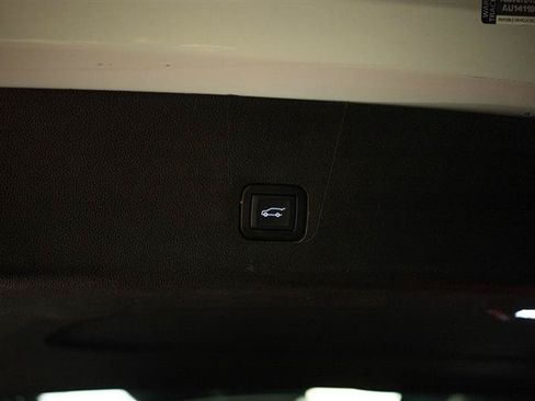 Used 2020 Chevrolet Traverse Premier w/ Redline Edition AWD/4WD image 8