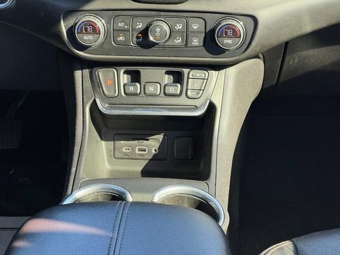 Used 2021 GMC Terrain SLT w/ Elevation Edition image 14