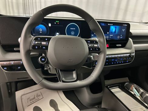 Used 2025 Hyundai Ioniq 5 SE image 13