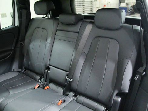 Used 2025 Mercedes-Benz GLB 250 4MATIC image 33