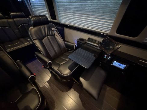 Used 2014 Mercedes-Benz Sprinter 2500 image 32