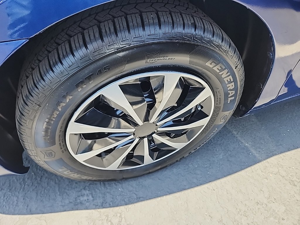 Used 2011 Toyota Camry LE FWD image 7