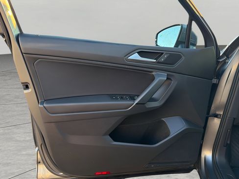 Used 2019 Volkswagen Tiguan SE image 24