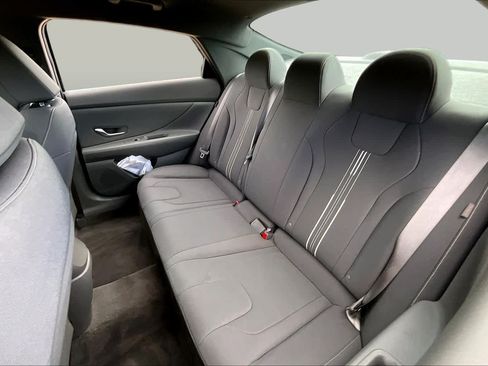 Used 2025 Hyundai Elantra Sport FWD image 19