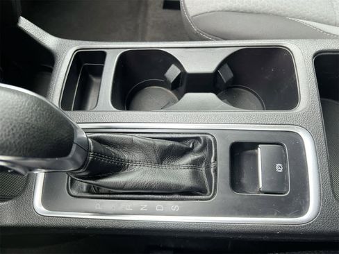 Used 2019 Ford Escape SE image 32