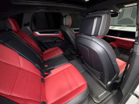 Used 2026 Porsche Cayenne image 12