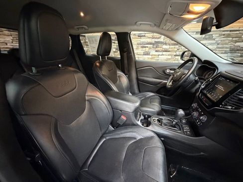 Used 2019 Jeep Cherokee Limited image 15