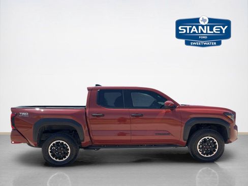 Used 2025 Toyota Tacoma TRD Off-Road AWD/4WD image 9