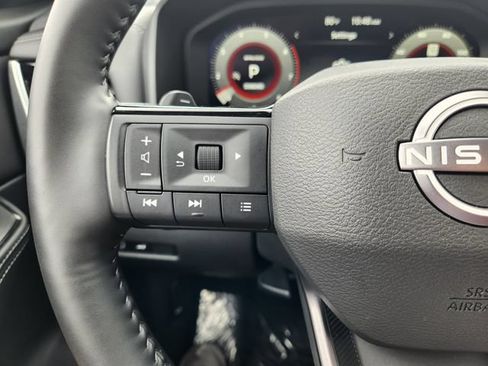 Used 2025 Nissan Rogue SL w/ Tech Package FWD image 30