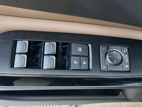 Used 2022 Lexus ES 350 w/ Premium Package image 15