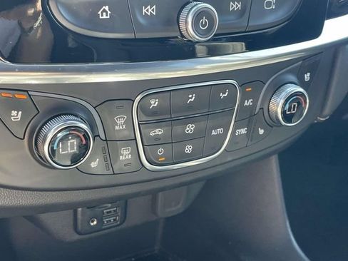 Used 2023 Chevrolet Traverse Premier FWD image 21