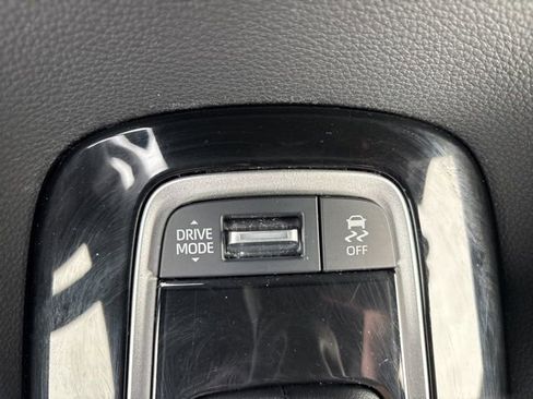 Certified 2025 Toyota Corolla SE image 32