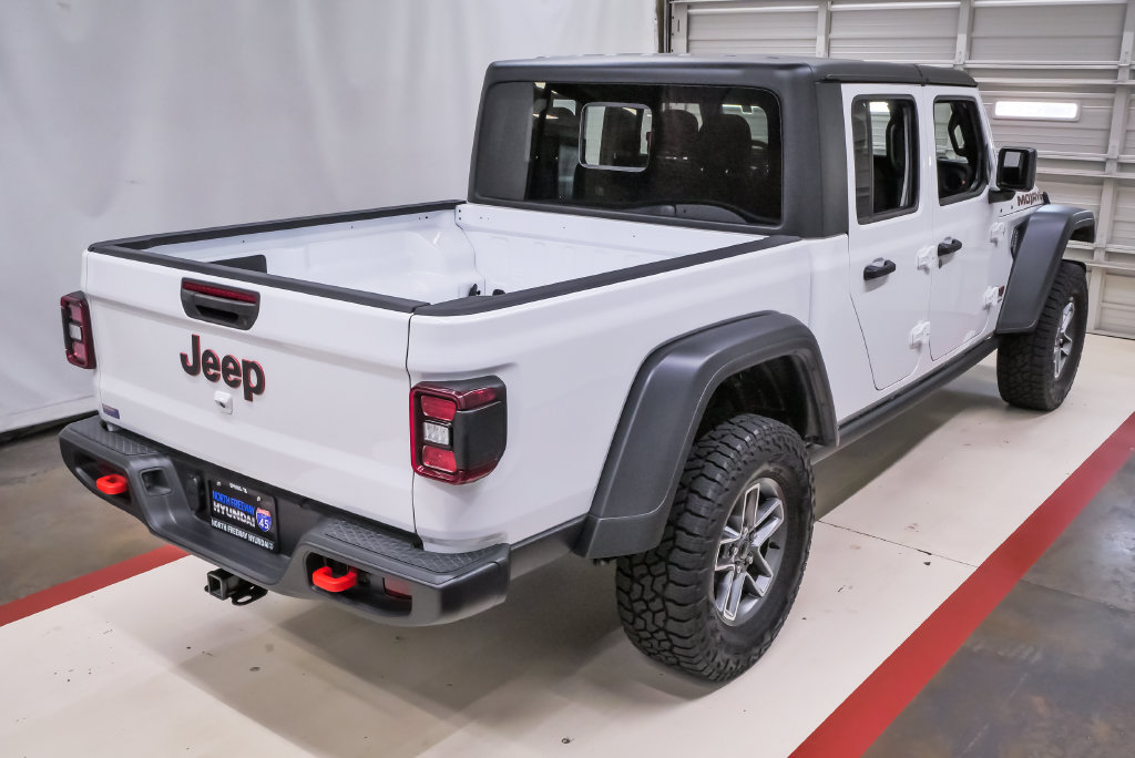 Used 2026 Jeep Gladiator Mojave AWD/4WD image 6