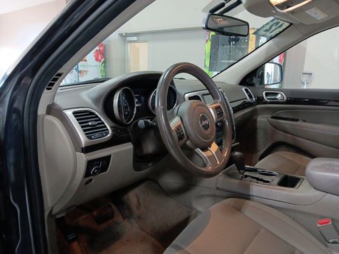 Used 2012 Jeep Grand Cherokee Laredo w/ Laredo E Group image 9