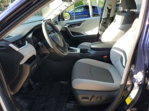 Used 2020 Toyota RAV4 XLE FWD image 16