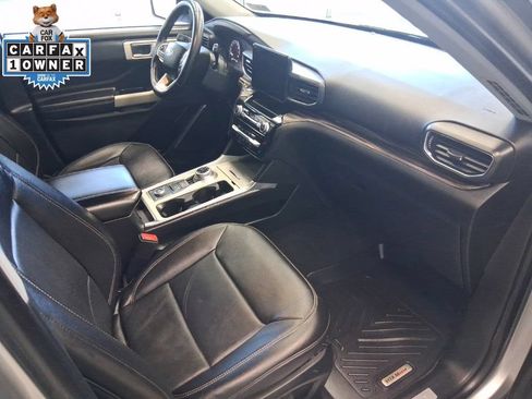 Used 2021 Ford Explorer Limited w/ Equipment Group 301A AWD/4WD image 23